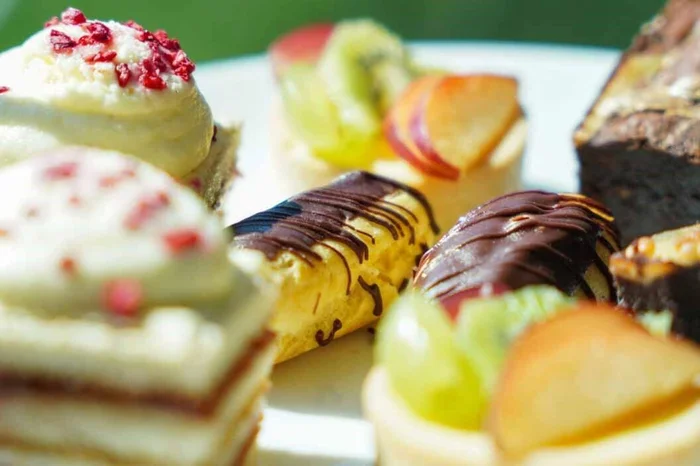 Afternoon Tea Sightseeing Bus Tour with PG Tips for Two Adults with Premium Seating