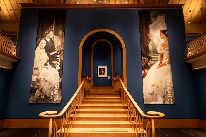 Buckingham Palace State Rooms and Traditional Afternoon Tea for Two at The Georgian at Harrods