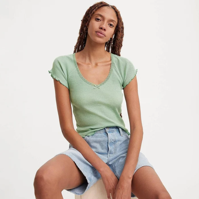 Levi’s Dry Goods V-neck Tee in Green